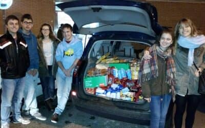 El CMU Loyola reúne 200 kilos de comida para la II Gran Recogida de Alimentos