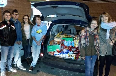 El CMU Loyola reúne 200 kilos de comida para la II Gran Recogida de Alimentos
