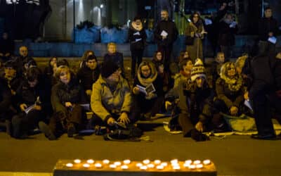 150 personas en la oración ante el CIE de Barcelona