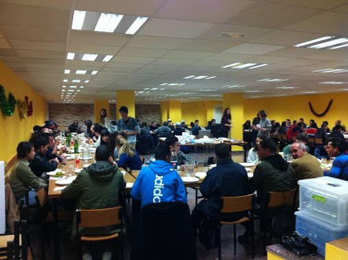 Integración cultural en torno a una cena en Jesuitak Donosti