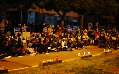 200 personas oran para que cese la violencia de los CIE