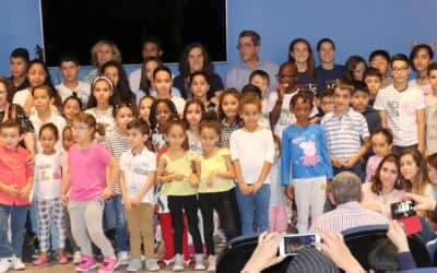 Red Incola entrega 45 becas escolares