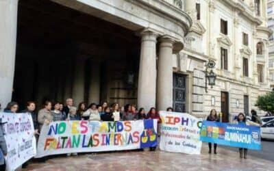 Entrega de firmas en el ayuntamiento de Valencia