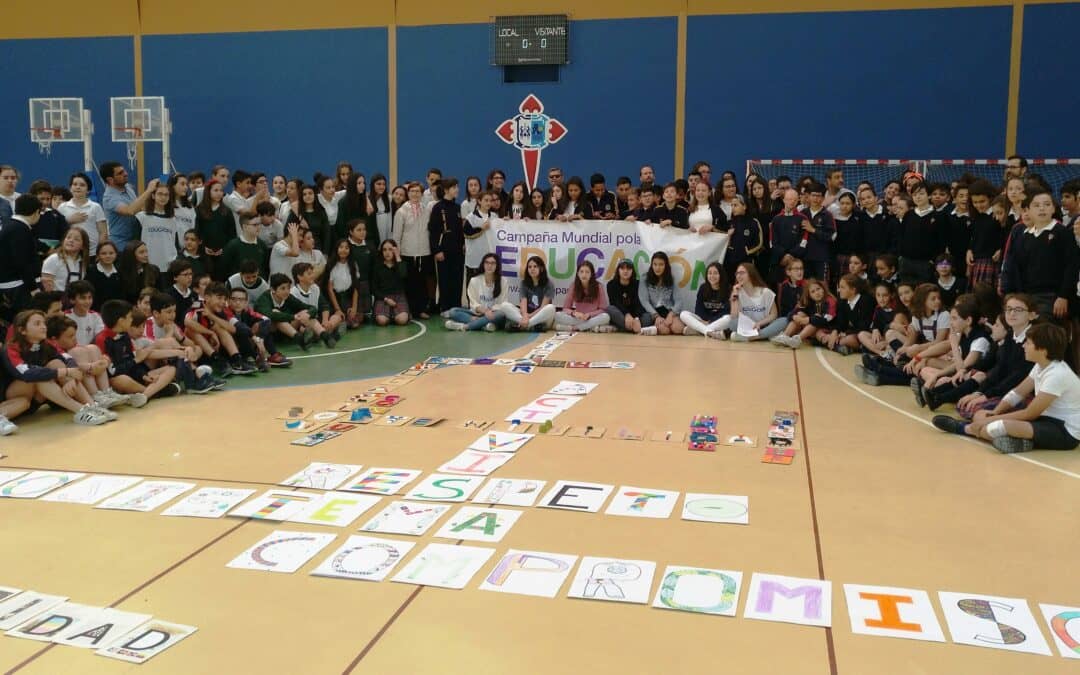 Los escolares gallegos alzan su voz en favor de la educación y el medioambiente en el colegio Apóstol