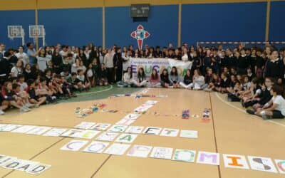 Los escolares gallegos alzan su voz en favor de la educación y el medioambiente en el colegio Apóstol