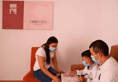 La red de solidaridad creada a través de #AvesEnjauladas de Rozalén