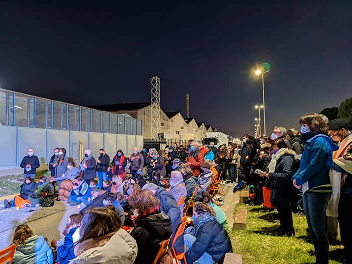 Vigilia de oración ante el CIE de Barcelona para reclamar hospitalidad