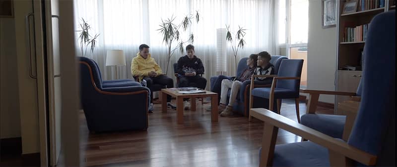 Guía para tramitar permisos de residencia y trabajo para menores tutelados y jóvenes extutelados migrantes