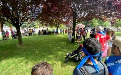 Cientos de personas caminan por la paz y la hospitalidad