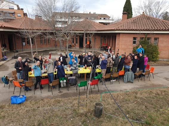 Calçotada de la red de hospitalidad en el Casal Arrupe